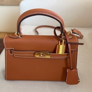 Elegant Mini Kelly Style